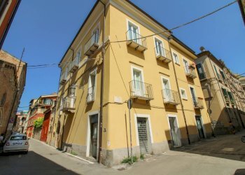 Foto 1 - Locale Commerciale via Muzi, Teramo - foto 1