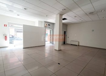 Foto 2 - Locale Commerciale via Genova
91, Albenga - foto 2