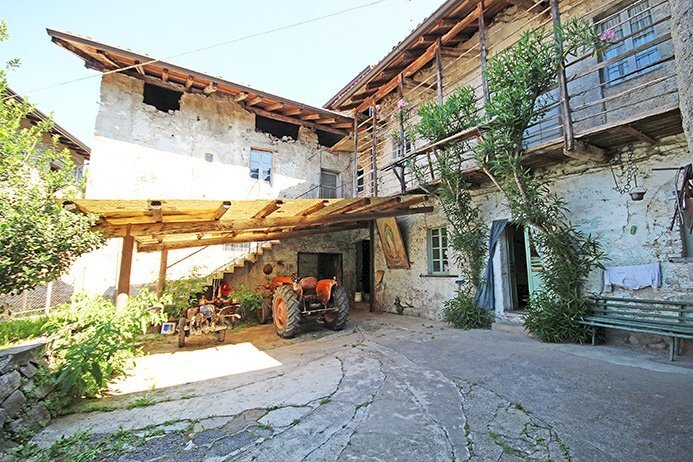 cortile - Rustico via Formorone, Caprino Bergamasco - foto 2