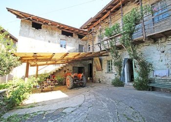 cortile - Rustico via Formorone, Caprino Bergamasco - foto 2
