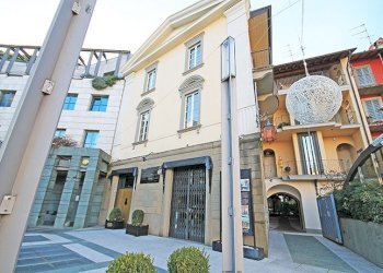 facciata - Negozio via S. Orsola, Bergamo - foto 1