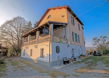 cortile - Villa località Gallareto, Piana Crixia - foto 5