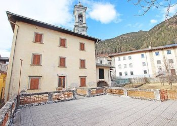 fronte edificio - Hotel via arciprete figura, Vilminore di Scalve - foto 7