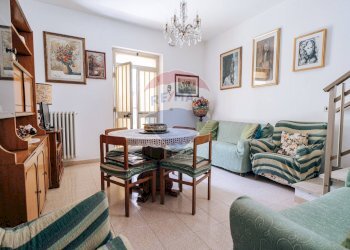 Foto 1 - Casa semi indipendente Vico V di Corso Duca degli Abruzzi
 
70, Cupello - foto 1