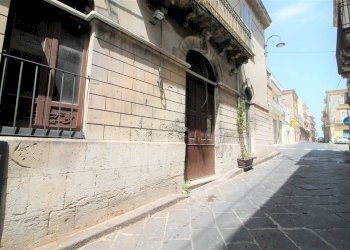 facciata - Locale Commerciale Via Macello, Palazzolo Acreide - foto 19