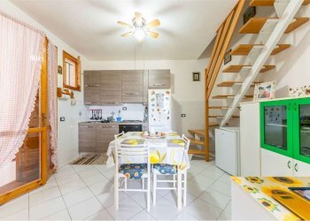 cucina - Villa Bifamiliare Tukory, Comacchio - foto 4