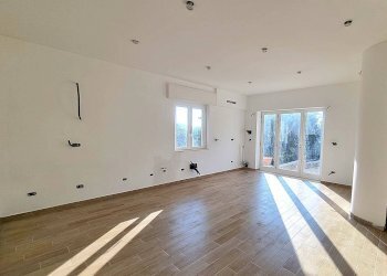 Foto 3 - Trilocale Via per Olle
 
11, Finale Ligure - foto 3