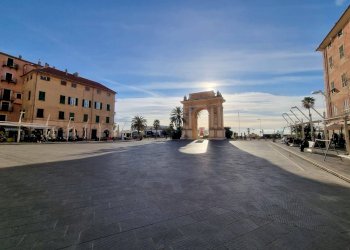 Foto 1 - Trilocale Via Giuseppe Mazzini
 
21, Finale Ligure - foto 1