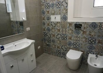 Bagno - Quadrilocale piazza Raffaele Sopranis, 3, Genova (zona Dinegro) - foto 12