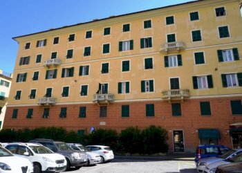 Facciata - Quadrilocale piazza Raffaele Sopranis, 3, Genova (zona Dinegro) - foto 18