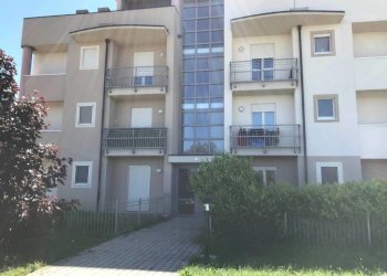 Facciata - Bilocale via della Battaglia, frazione Madonna dell'Olmo, Cuneo - foto 2