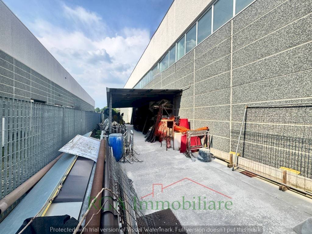 Cortile interno - Capannone via Sandro Pertini, 2, Comun Nuovo - foto 3