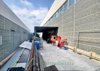 Cortile interno - Capannone via Sandro Pertini, 2, Comun Nuovo - foto 3