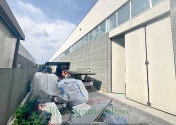 Cortile interno - Capannone via Sandro Pertini, 2, Comun Nuovo - foto 4