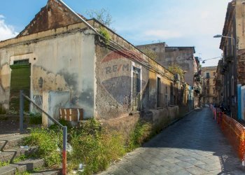 Edificio all\'aperto - Casa indipendente Via Grassi
 
16, Catania - foto 1