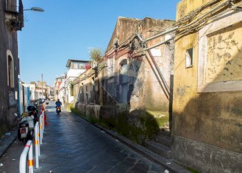 Edificio all\'aperto - Casa indipendente Via Grassi
 
16, Catania - foto 2