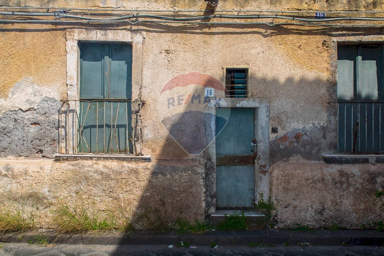 Edificio all\'aperto - Casa indipendente Via Grassi
 
16, Catania - foto 1