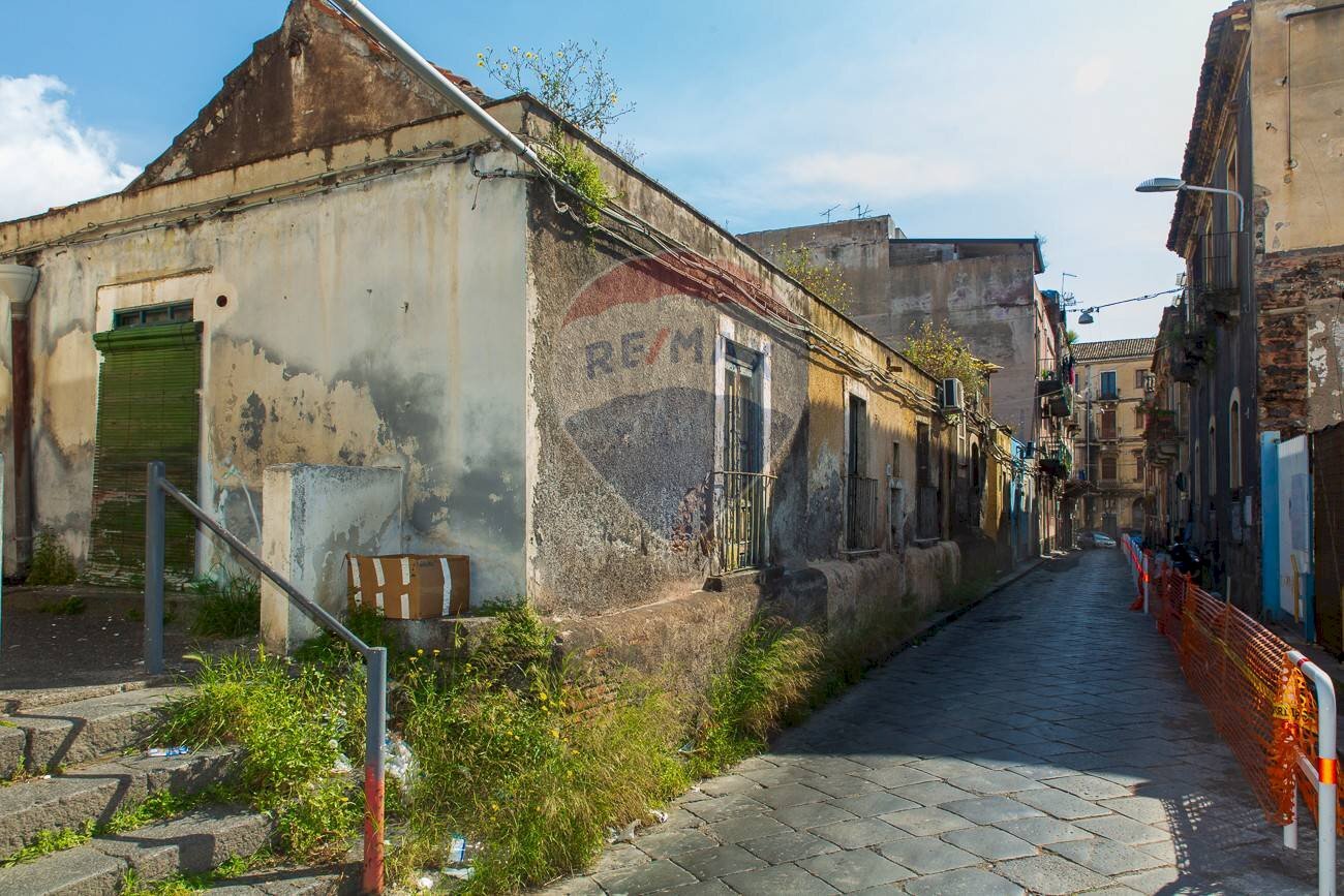 Edificio all\'aperto - Casa indipendente Via Grassi
16, Catania - foto 3