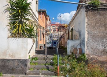 Edificio all\'aperto - Casa indipendente Via Grassi
 
16, Catania - foto 1