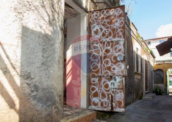 Edificio all\'aperto - Casa indipendente Via Grassi
 
16, Catania - foto 7