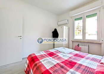 camera matrimoniale 1 - Appartamento Via Pisa
 
22, Massa - foto 8