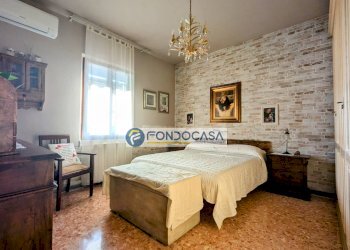 camera matrimoniale 1 - Casa semi indipendente Via dei Colli
 
103, Massa - foto 23