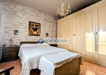 camera matrimoniale 1 - Casa semi indipendente Via dei Colli
 
103, Massa - foto 24