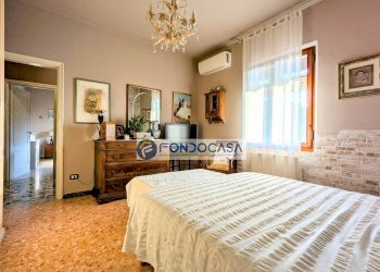 camera matrimoniale 1 - Casa semi indipendente Via dei Colli
 
103, Massa - foto 25