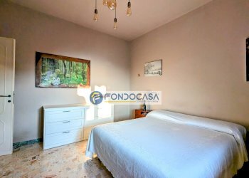 camera matrimoniale 2 - Casa semi indipendente Via dei Colli
 
103, Massa - foto 27