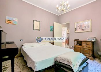 camera matrimoniale 3 - Casa semi indipendente Via dei Colli
 
103, Massa - foto 28