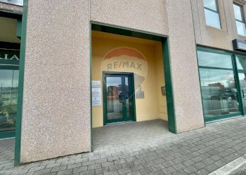 Edificio all\'aperto - Office Via Varesina
 
126 a, Villa Guardia - photo 44