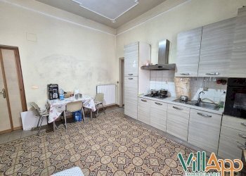 Foto 4 - Quadrilocale Via degli Ausoni
 
15, Fondi - foto 3