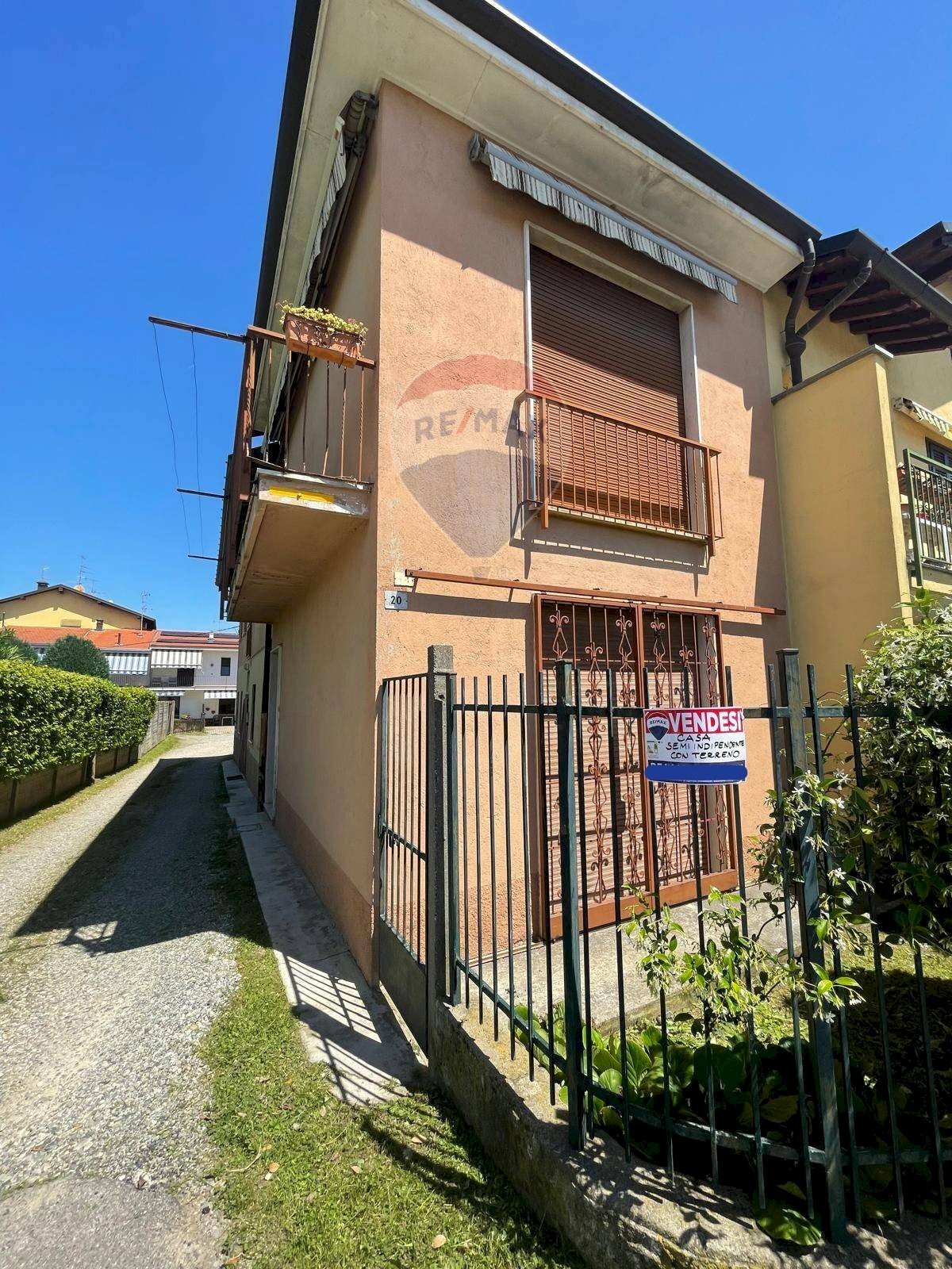 Casa all\'aperto - Casa semi indipendente Vicolo Gabriele D'Annunzio
 
5, Ferno - foto 2