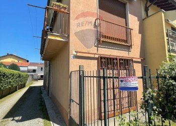 Casa all\'aperto - Casa semi indipendente Vicolo Gabriele D'Annunzio
 
5, Ferno - foto 2