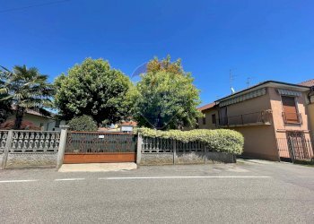 Edificio all\'aperto - Casa semi indipendente Vicolo Gabriele D'Annunzio
 
5, Ferno - foto 4