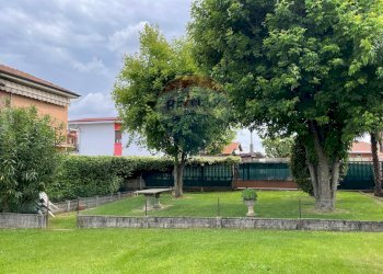 Giardino - Casa semi indipendente Vicolo Gabriele D'Annunzio
 
5, Ferno - foto 12