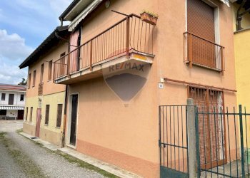 Edificio all\'aperto - Casa semi indipendente Vicolo Gabriele D'Annunzio
 
5, Ferno - foto 16