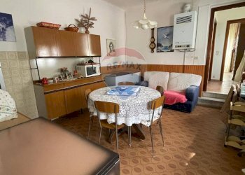 Sala da pranzo - Casa semi indipendente Vicolo Gabriele D'Annunzio
 
5, Ferno - foto 17