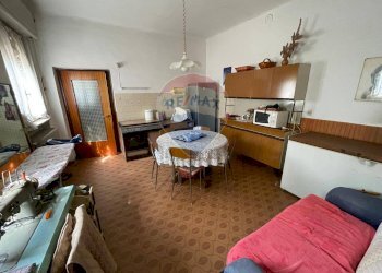 Sala da pranzo - Casa semi indipendente Vicolo Gabriele D'Annunzio
 
5, Ferno - foto 18