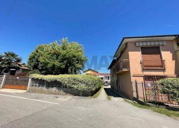 Casa all\'aperto - Casa semi indipendente Vicolo Gabriele D'Annunzio
 
5, Ferno - foto 1