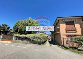 Casa all\'aperto - Semi-detached house Vicolo Gabriele D'Annunzio
 
5, Ferno - photo 1