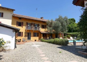 Cortile interno - Rustico strada Fornaci Stazione, Agliano Terme - foto 2