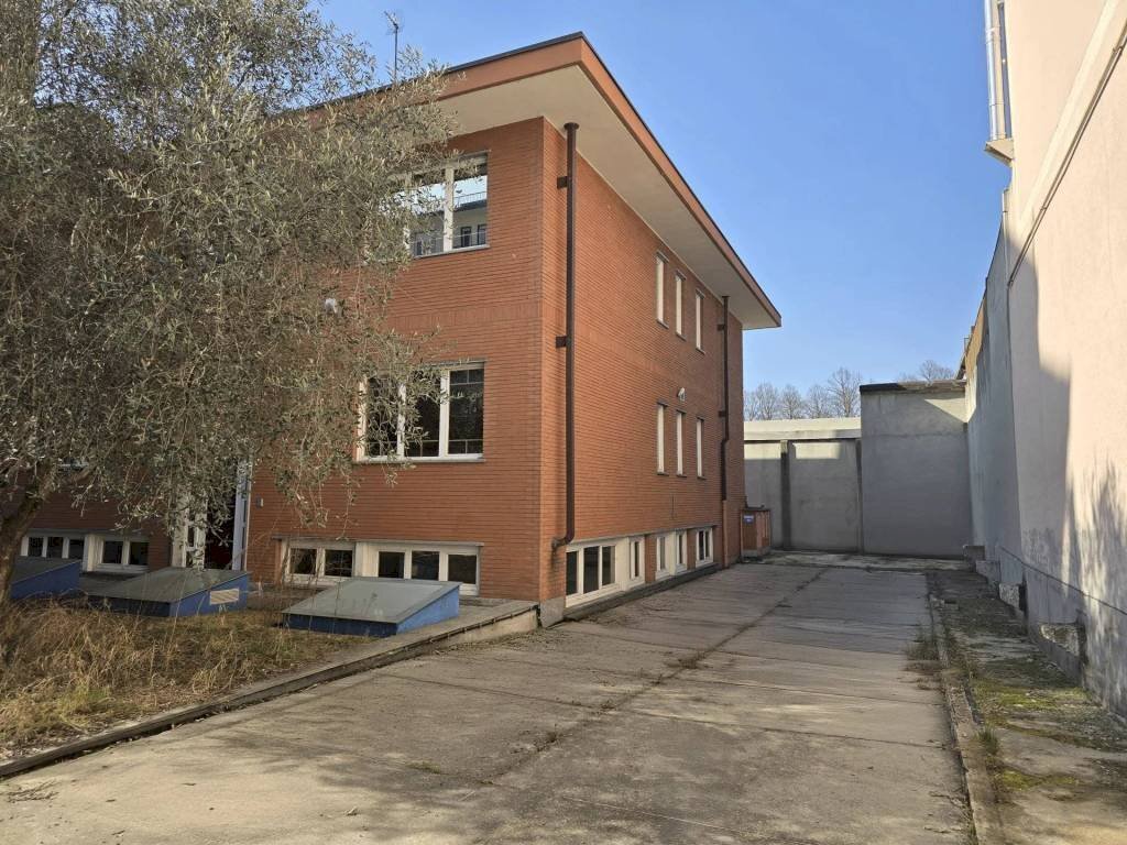 Cortile interno - Warehouse via Gattinara 3., Torino (neighborhood Vanchiglia) - photo 3