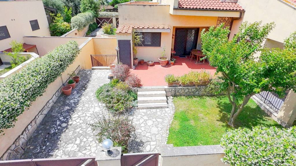 Giardino - Villa a Schiera viale di Castel Porziano, Roma - foto 2