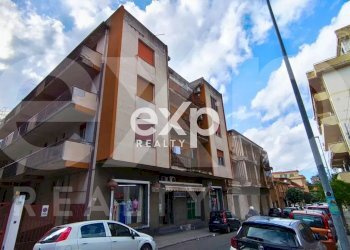 Four-room apartment Via Ammiraglio Curzon, Villa San Giovanni - photo 1