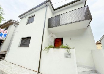 Four-room apartment Via delle Industrie, Ravenna (neighborhood Teodorico) - photo 1