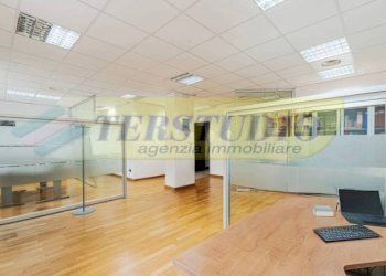 Foto 3 - Ufficio Via Industriale
 
9, Monte Marenzo - foto 3