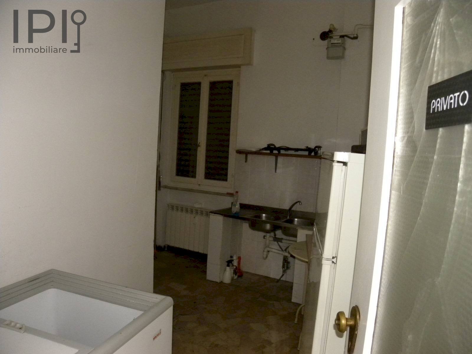 Foto 2 - Locale Commerciale C.so Martiri della Libertà, Cairo Montenotte - foto 2