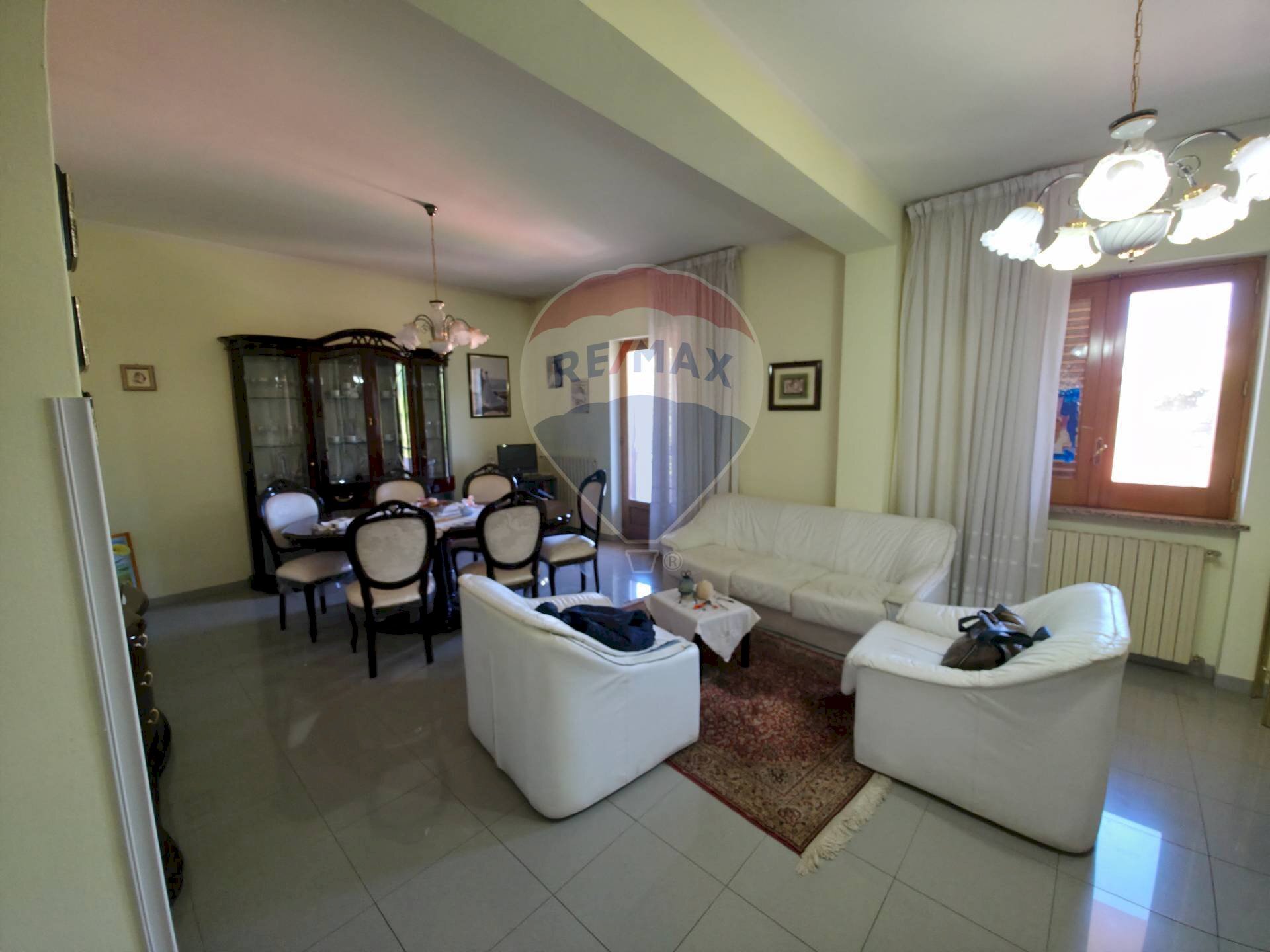 Sala da pranzo - Quadrilocale Via Roberta Lanzino
 
26, San Marco Argentano - foto 3