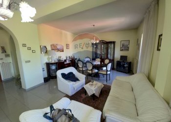 Sala da pranzo - Quadrilocale Via Roberta Lanzino
 
26, San Marco Argentano - foto 11